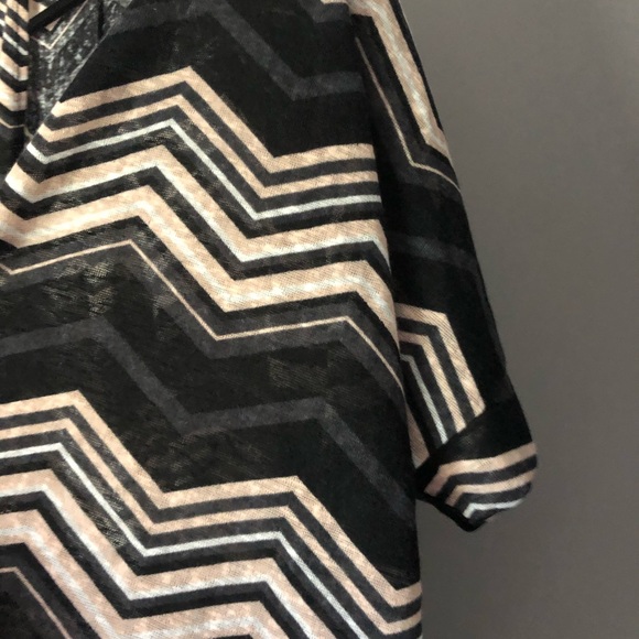 Torrid size 1 chevron short sleeve cardigan - Picture 2 of 6